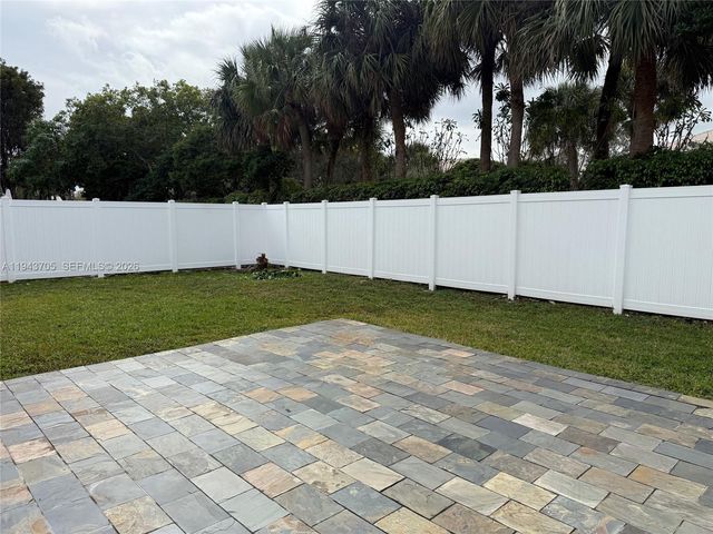 1474 NW 153rd Ln, Pembroke Pines, FL 33028