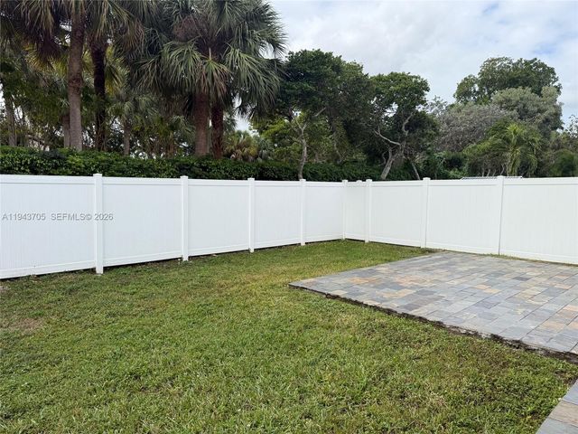 1474 NW 153rd Ln, Pembroke Pines, FL 33028