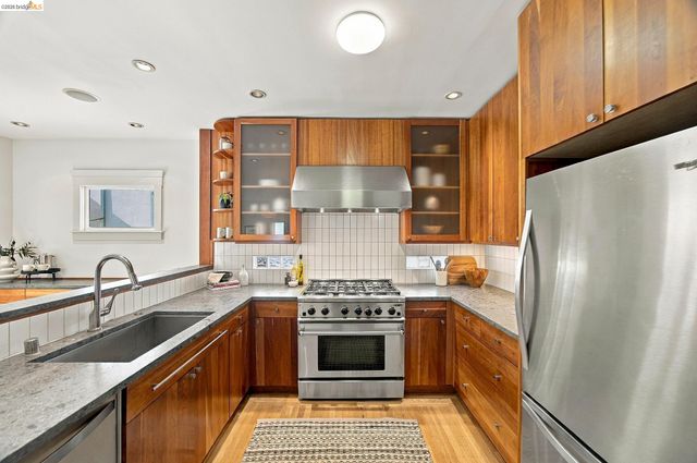 293 Santa Clara Ave., Oakland, CA 94610