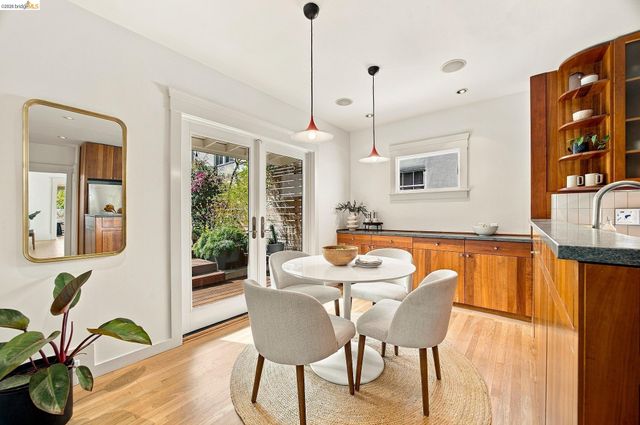 293 Santa Clara Ave., Oakland, CA 94610