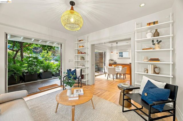 293 Santa Clara Ave., Oakland, CA 94610