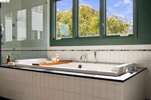 293 Santa Clara Ave., Oakland, CA 94610