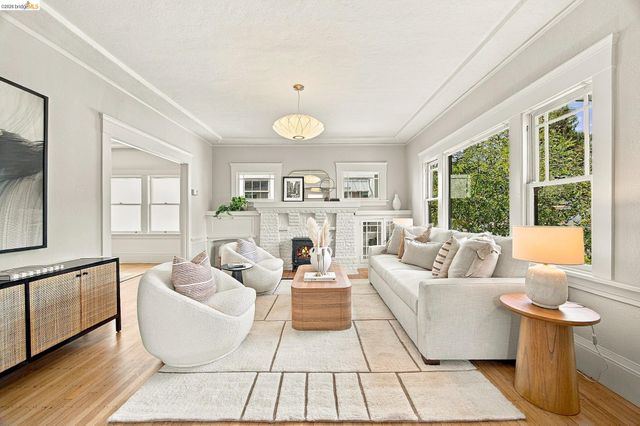 293 Santa Clara Ave., Oakland, CA 94610