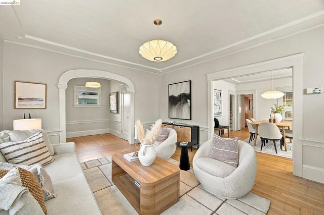 293 Santa Clara Ave., Oakland, CA 94610