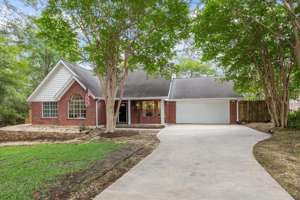 2420 Canter Lane, Conroe, TX 77384