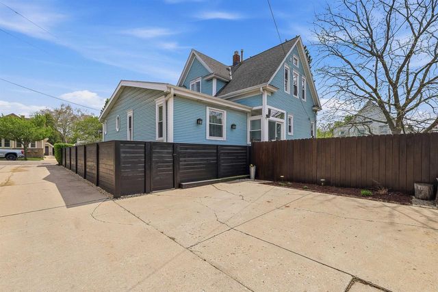 1816 E Nock Street, Milwaukee, WI 53207