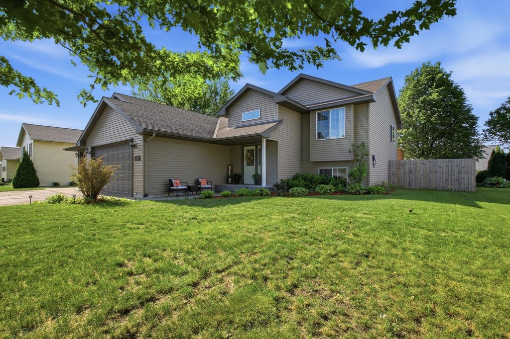1705 Richland Avenue SW, Willmar, MN 56201