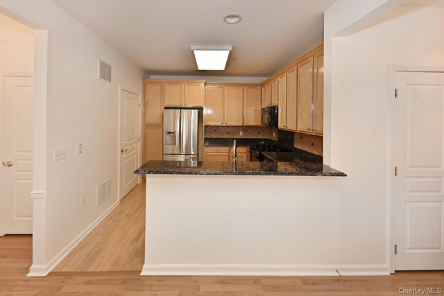 28 N De Baun Avenue 105, Suffern, NY 10901