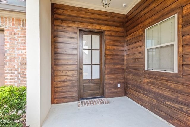 413 Misty Wind Drive, Broussard, LA 70518