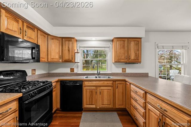 348 Willow Tree Lane, Rochester Hills, MI 48306