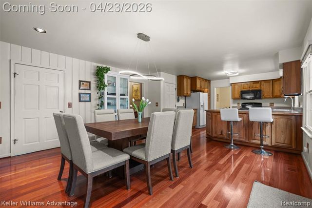 348 Willow Tree Lane, Rochester Hills, MI 48306