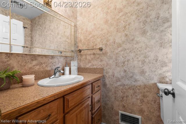 348 Willow Tree Lane, Rochester Hills, MI 48306