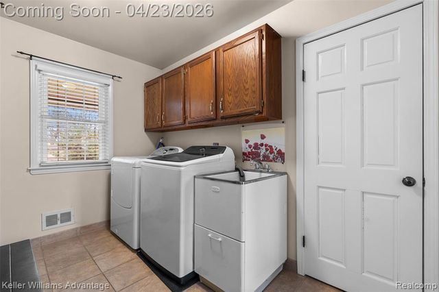 348 Willow Tree Lane, Rochester Hills, MI 48306