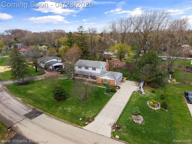 348 Willow Tree Lane, Rochester Hills, MI 48306