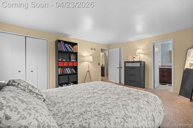 348 Willow Tree Lane, Rochester Hills, MI 48306