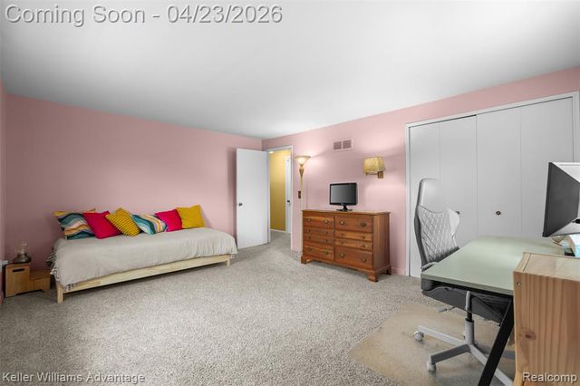 348 Willow Tree Lane, Rochester Hills, MI 48306