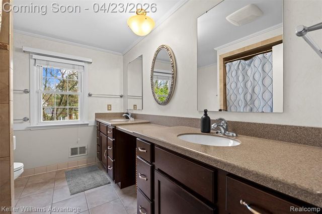 348 Willow Tree Lane, Rochester Hills, MI 48306