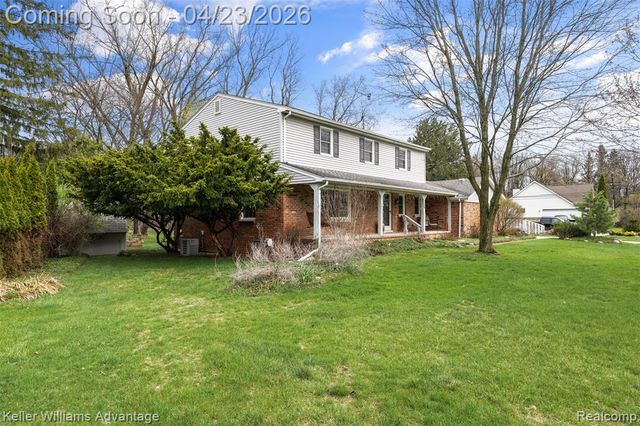 348 Willow Tree Lane, Rochester Hills, MI 48306