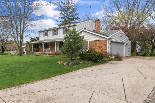348 Willow Tree Lane, Rochester Hills, MI 48306
