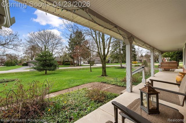 348 Willow Tree Lane, Rochester Hills, MI 48306
