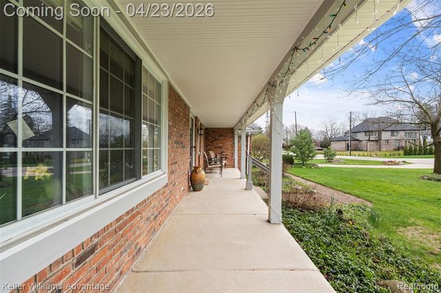 348 Willow Tree Lane, Rochester Hills, MI 48306