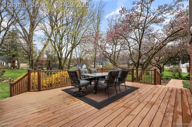 348 Willow Tree Lane, Rochester Hills, MI 48306