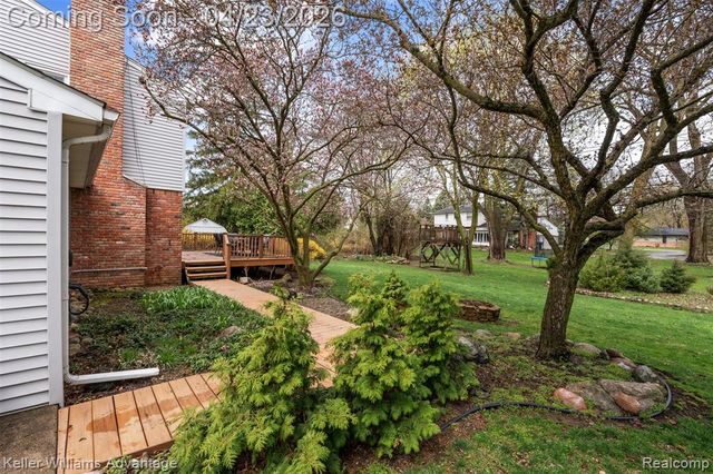 348 Willow Tree Lane, Rochester Hills, MI 48306