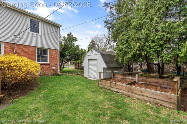 348 Willow Tree Lane, Rochester Hills, MI 48306