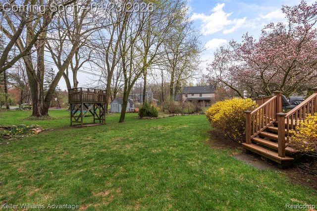 348 Willow Tree Lane, Rochester Hills, MI 48306