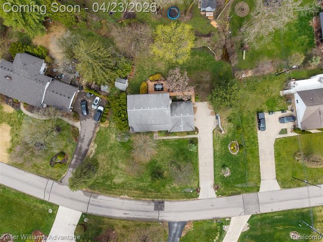 348 Willow Tree Lane, Rochester Hills, MI 48306