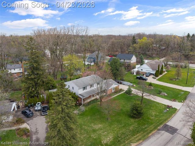 348 Willow Tree Lane, Rochester Hills, MI 48306