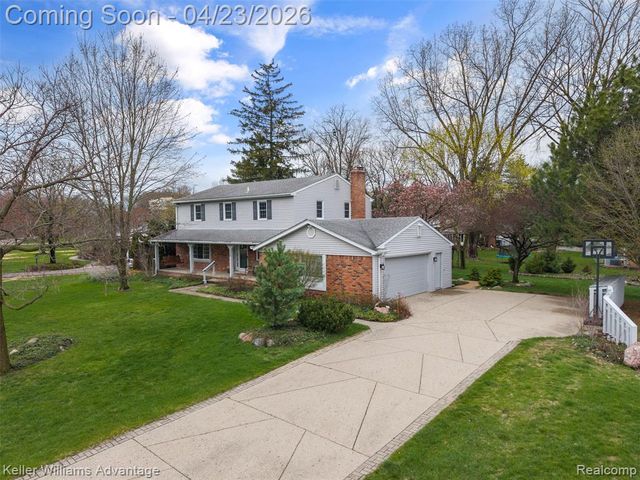 348 Willow Tree Lane, Rochester Hills, MI 48306