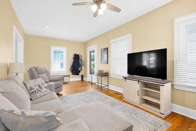 627 S Englewood Avenue, Evansville, IN 47714