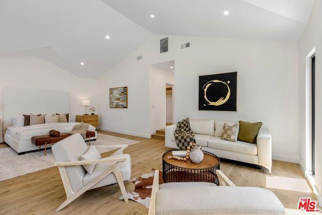 5517 Noble Avenue, Sherman Oaks, CA 91411