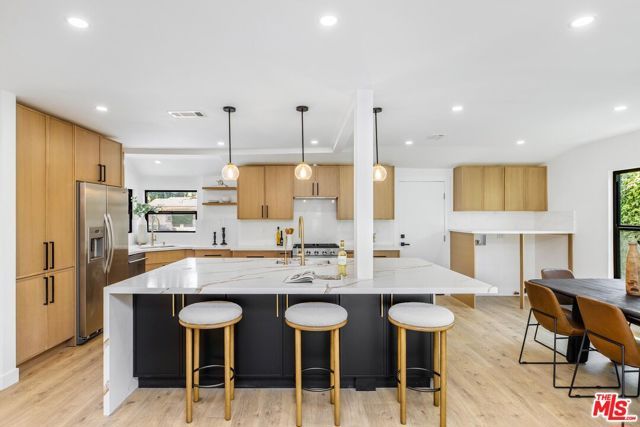 5517 Noble Avenue, Sherman Oaks, CA 91411