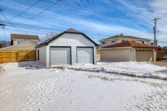 2338 S 98th STREET, West Allis, WI 53227