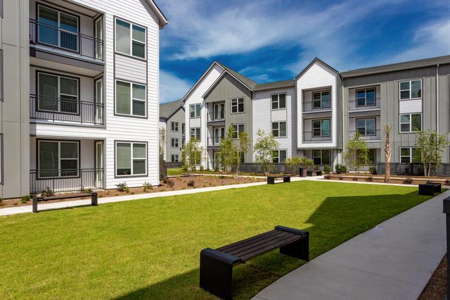 2403 Mall Drive B1, North Charleston, SC 29406