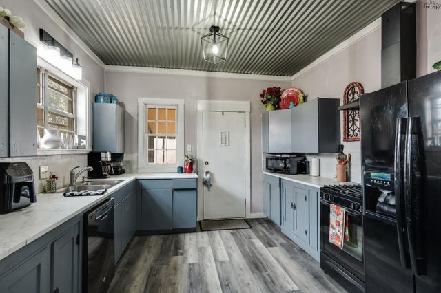 107 W SOUTHLAND AVENUE, Electra, TX 76360