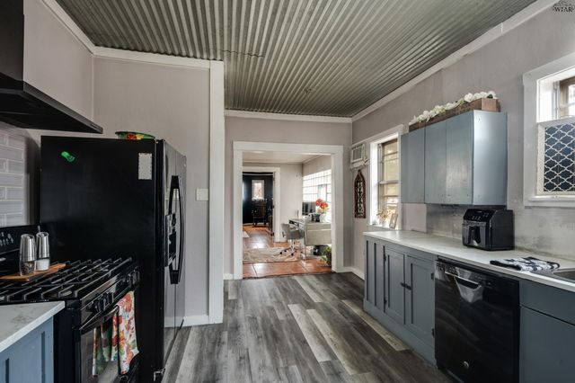 107 W SOUTHLAND AVENUE, Electra, TX 76360