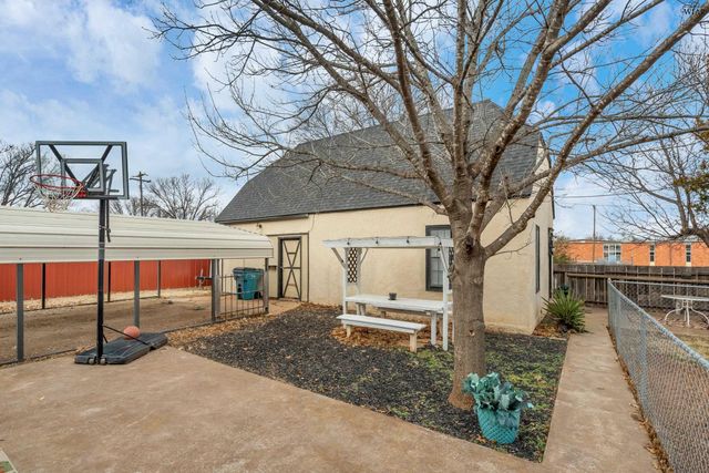 107 W SOUTHLAND AVENUE, Electra, TX 76360