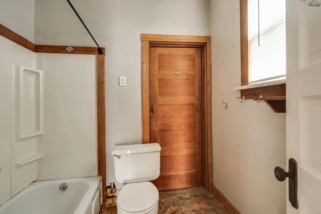 107 W SOUTHLAND AVENUE, Electra, TX 76360