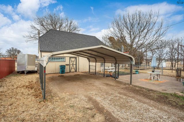 107 W SOUTHLAND AVENUE, Electra, TX 76360