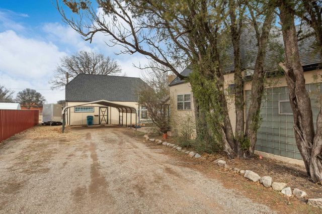 107 W SOUTHLAND AVENUE, Electra, TX 76360