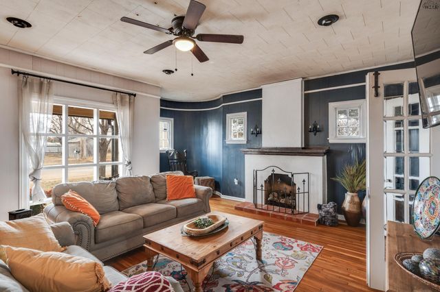 107 W SOUTHLAND AVENUE, Electra, TX 76360