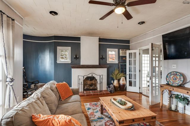 107 W SOUTHLAND AVENUE, Electra, TX 76360