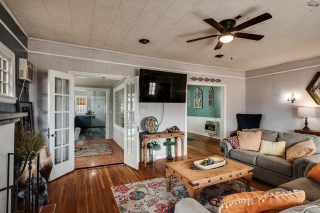 107 W SOUTHLAND AVENUE, Electra, TX 76360