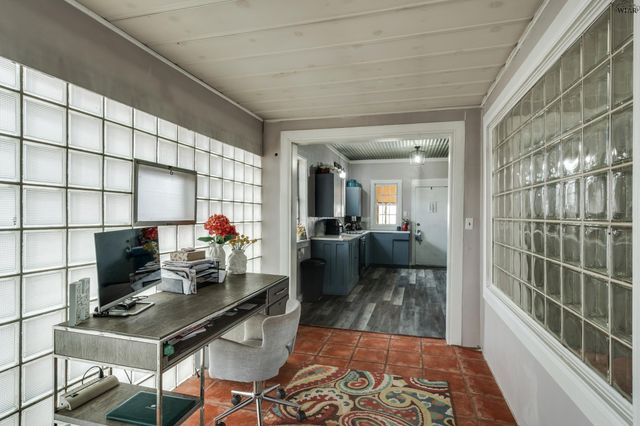 107 W SOUTHLAND AVENUE, Electra, TX 76360