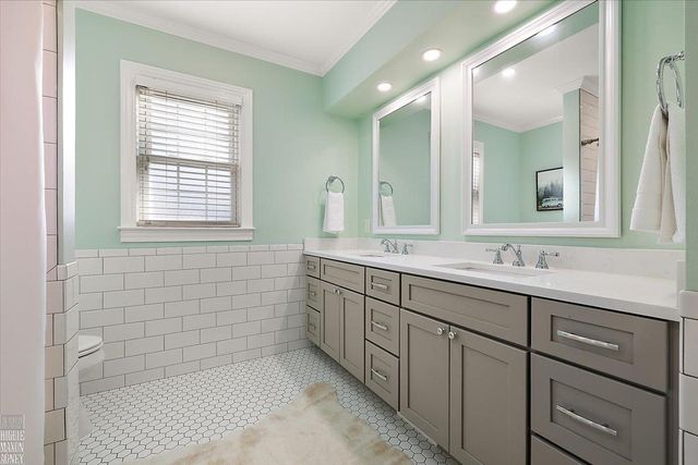 20127 W Ballantyne Court, Grosse Pointe Woods, MI 48236