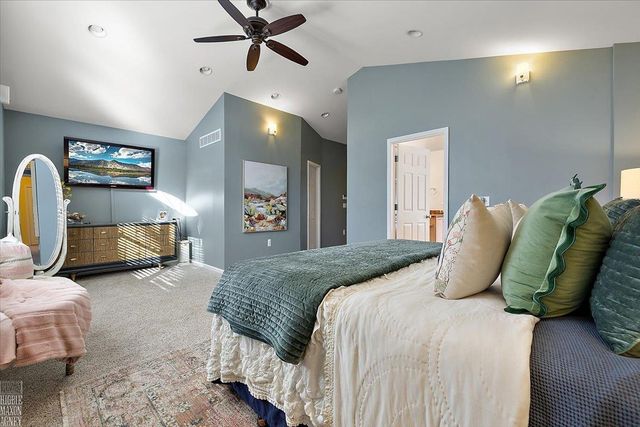 20127 W Ballantyne Court, Grosse Pointe Woods, MI 48236