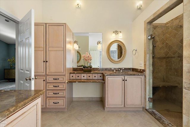 20127 W Ballantyne Court, Grosse Pointe Woods, MI 48236